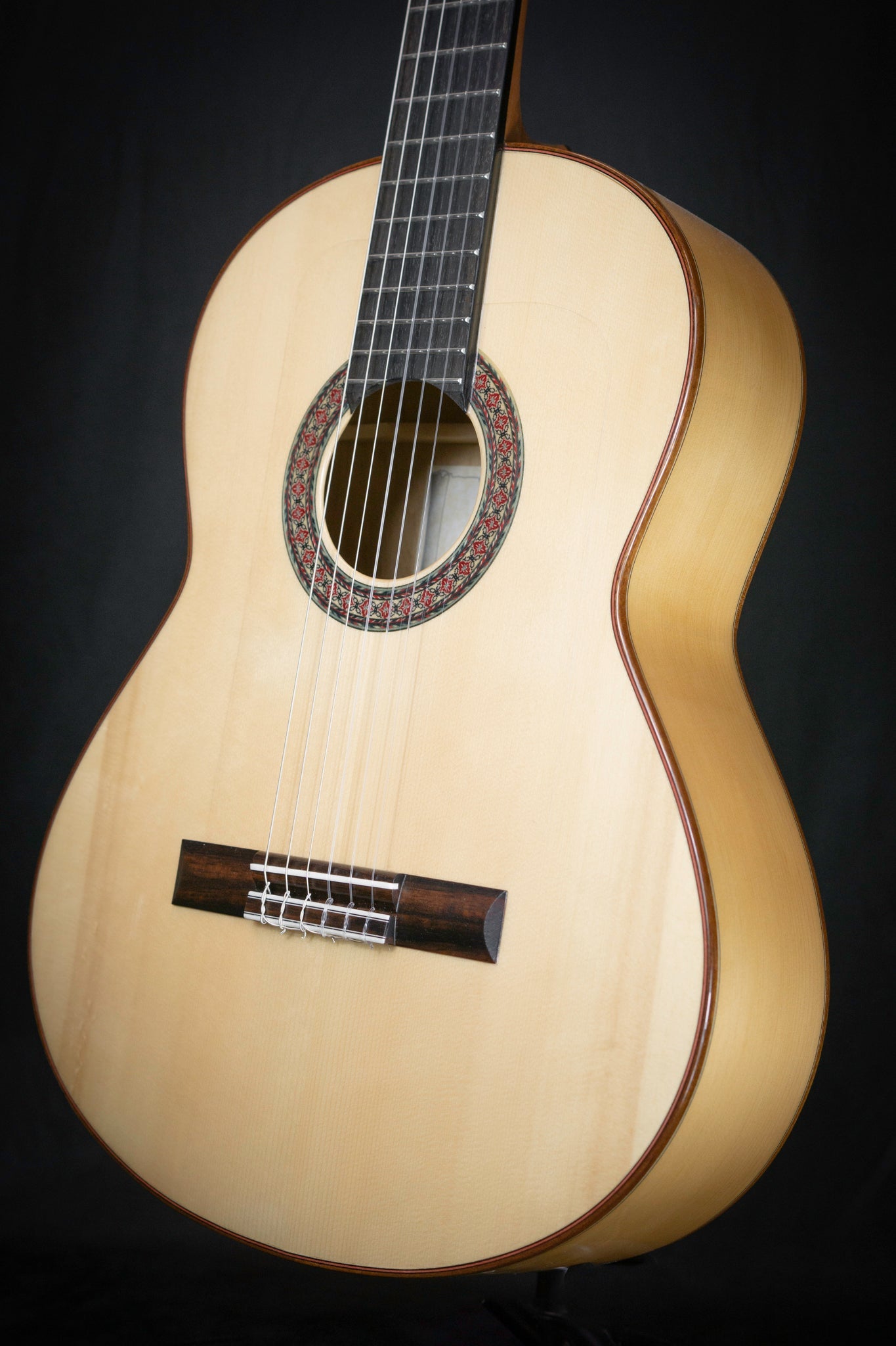 Admira F4 Flamenco Guitar Body Angled